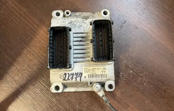 Opel Meriva A Engine control unit/module 55353613 0261208225