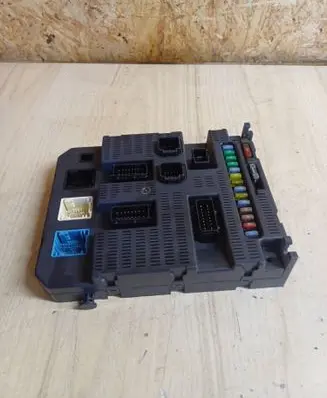 Citroen C4 I Fuse module 9663798480 3016021190408