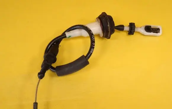 Mercedes-Benz E W210 Throttle cable 2103002330