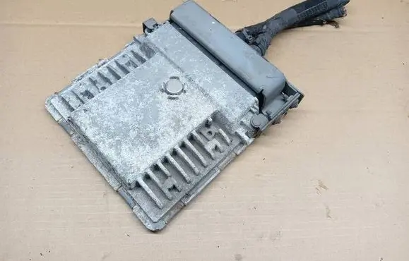 Skoda Octavia Mk2 (1Z) Engine control unit/module 03F906070S 03F906070F 5WP44612
