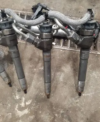 Renault Trafic III (X82) Fuel injector 0445110953