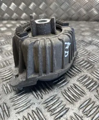 Mercedes-Benz E W212 Engine mount bracket A2042406117