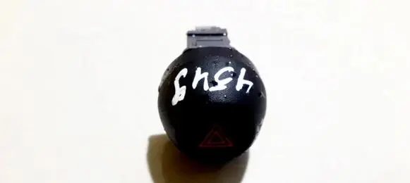 Toyota RAV 4 (XA30) Hazard light switch 15b060