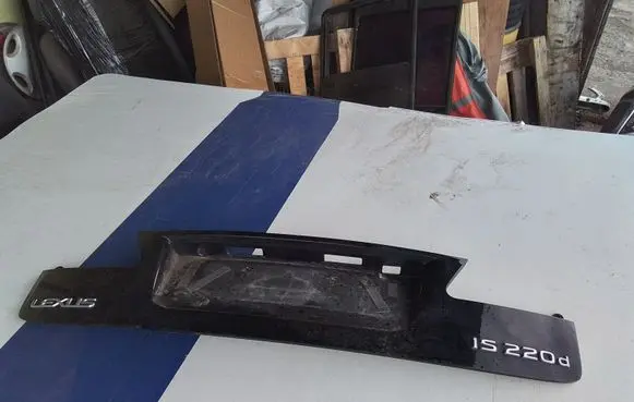 Lexus IS 220D-250-350 Trunk door license plate light bar 7680153030 7680153040