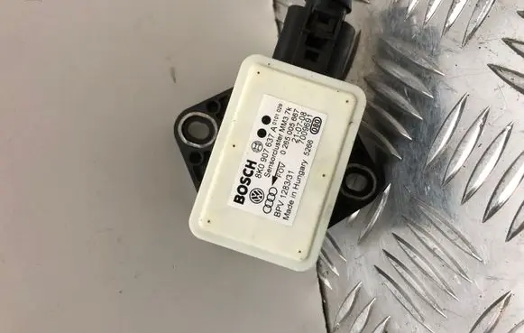 Audi A4 S4 B8 8K ESP acceleration yaw rate sensor 8K0907637A