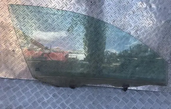 Nissan Primera Front door window glass four-door