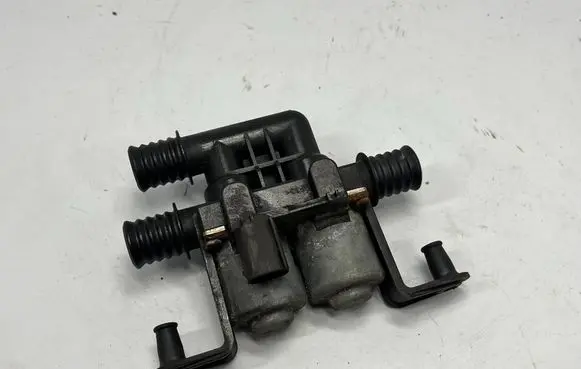 BMW X5 F15 Coolant heater control valve 6910544 64116910544