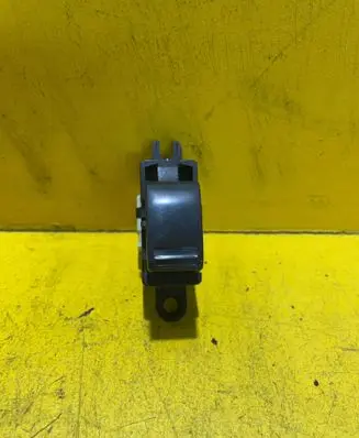Nissan X-Trail T30 Quarter vent window switch 