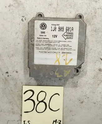 Audi A3 S3 8L Airbag control unit/module 1J0909601A
