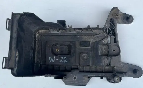 Volkswagen PASSAT B6 Battery tray 1K0919333C