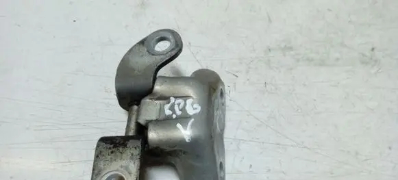 Toyota Avensis T250 Rear door upper hinge