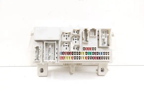 Mazda 3 I Fuse module BR5S66730B 00011470 519197008
