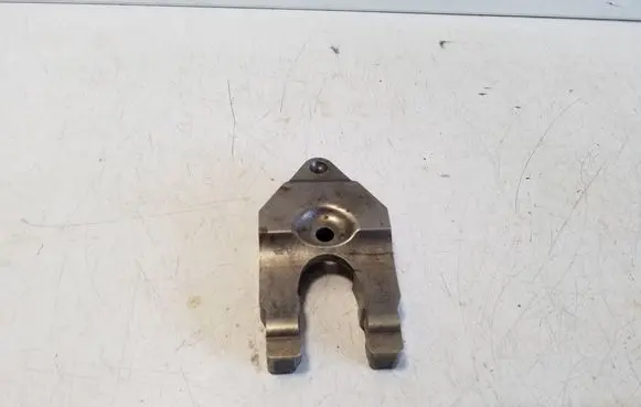 Nissan Pathfinder R51 Fuel Injector clamp holder 