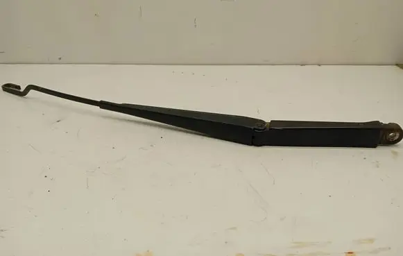 Volvo XC90 Front wiper blade arm 8693599
