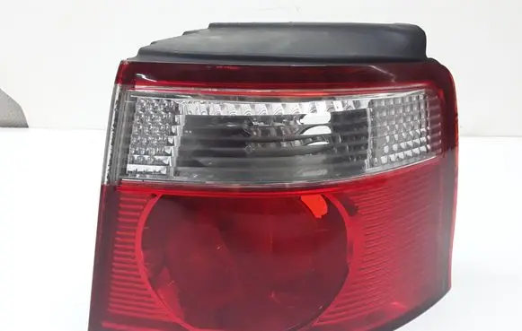 KIA Carens I Rear/tail lights