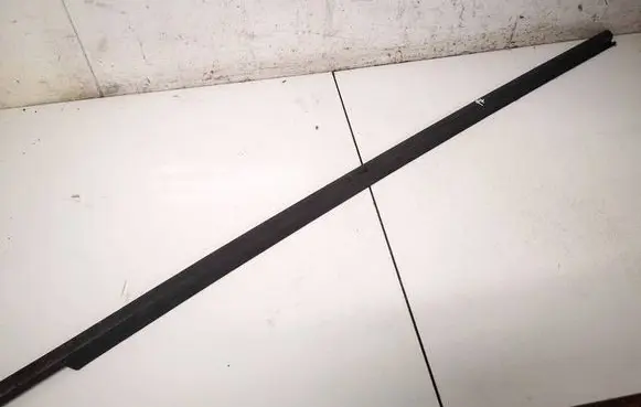 Opel Astra H Front door glass trim molding 024468031