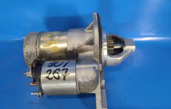 Nissan Sentra B17 Starter motor 23300EN22B
