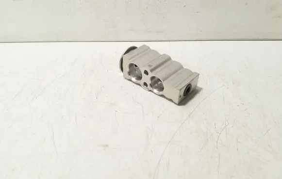 Subaru Impreza VI Air conditioning (A/C) expansion valve 4475006870