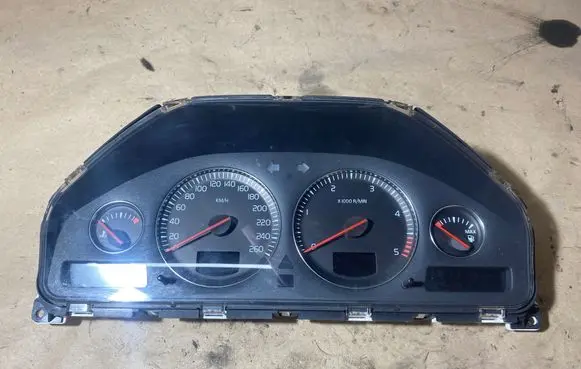 Speedometer (instrument cluster)