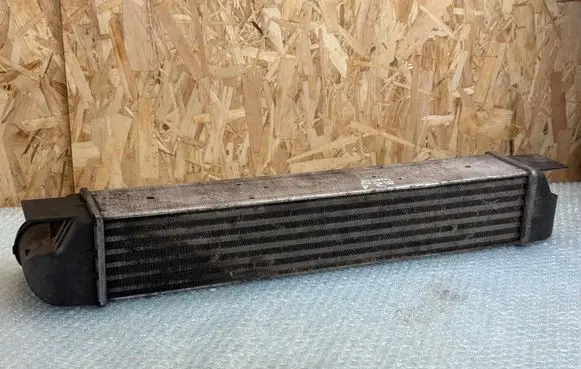 BMW 5 E39 Intercooler air channel guide 