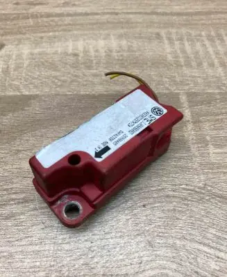 Volkswagen Golf IV Airbag deployment crash/impact sensor 1J0909606D 5WK42350