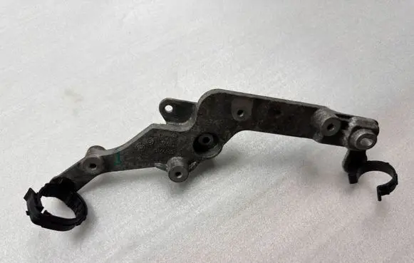 Volvo XC90 Engine mounting bracket 31493256