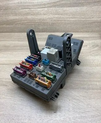 Renault Laguna I Fuse module 7700822929 7700421178