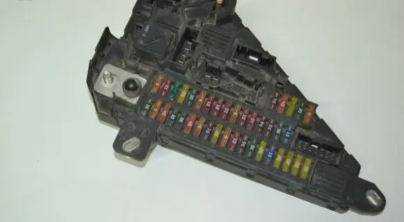 BMW 5 E60 E61 Fuse module 690661901 690661804