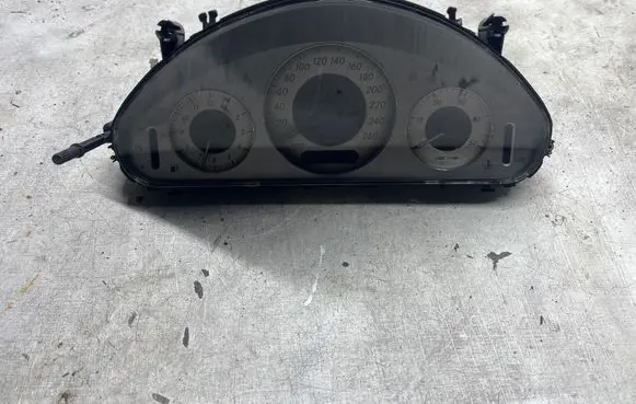 Mercedes-Benz E W211 Speedometer (instrument cluster) A2115405711 1008025001 006105