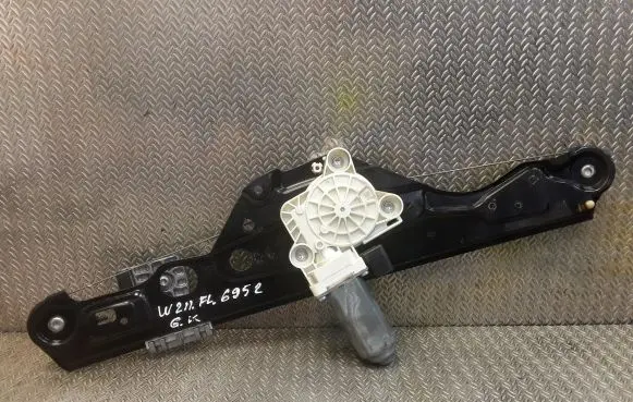Mercedes-Benz E W211 Rear door window regulator with motor 2117300146 A2117300146
