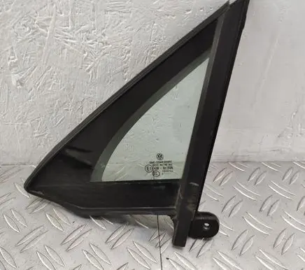Volkswagen PASSAT B8 Front triangle window/glass 
