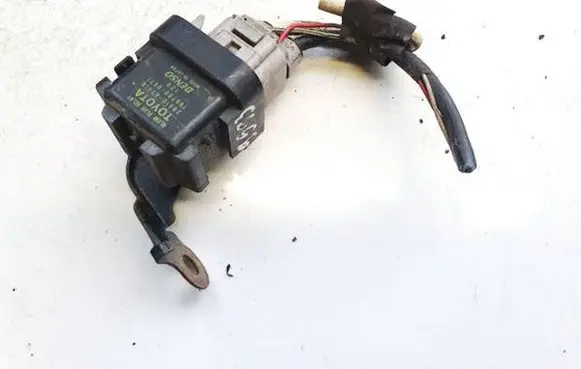 Toyota Avensis T270 Glow plug pre-heat relay 2861067010 28610-67010