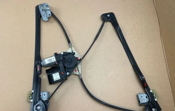 Volkswagen Caddy Front door window regulator with motor 1T0959701D 1K0959793J