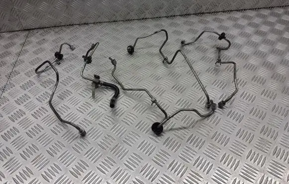 Subaru Forester SH Fuel injector supply line/pipe 