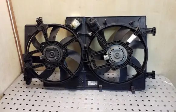 Opel Meriva B Radiator cooling fan shroud W8216001 13332666 W6859001