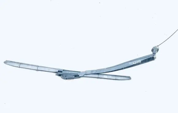 Lexus IS 220D-250-350 Front wiper blade arm