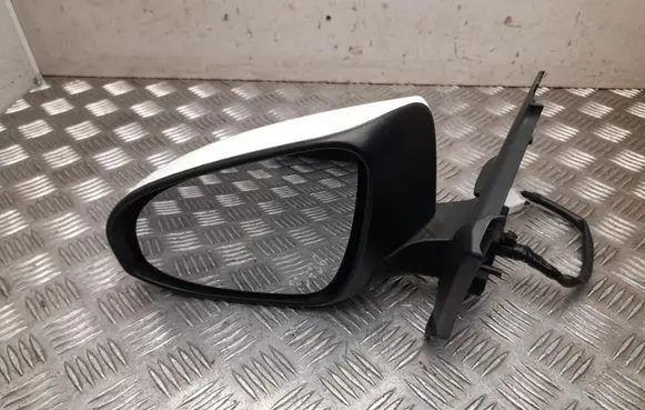 Toyota Yaris Front door electric wing mirror E8025614