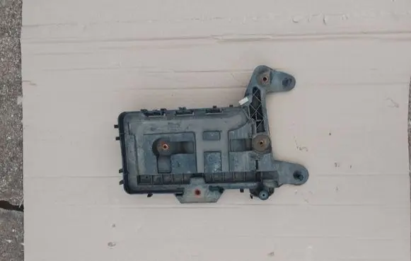 Volkswagen Touran I Battery tray 1K0915333B
