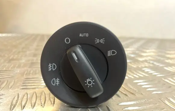Skoda Octavia Mk2 (1Z) Light switch 1Z0941431J 10009058