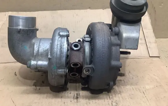Toyota Avensis T250 Turbo 172010R021 07031301377
