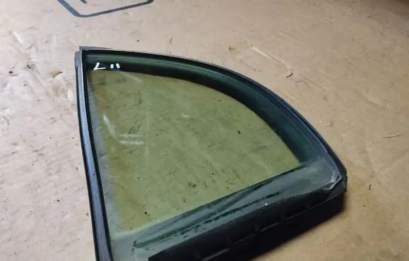 Honda Civic Rear vent window glass 