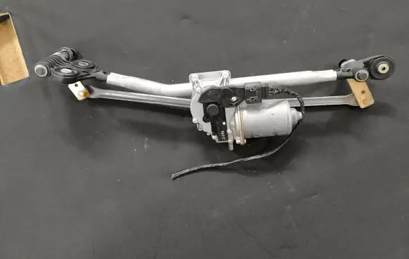BMW X5M E70 Front wiper linkage and motor 7200535 3312D 40515412V