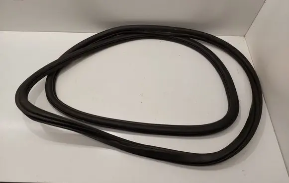 Volkswagen Jetta VI Rear door rubber seal (on body) 5C6867914
