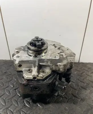 Volvo XC90 Fuel injection high pressure pump 8689590 038254 0445010043