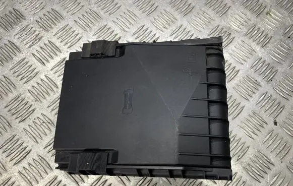 Skoda Octavia Mk2 (1Z) Fuse box cover 1K0937132F 017180061 014189871