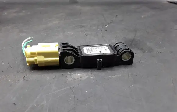 Suzuki Grand Vitara II Airbag deployment crash/impact sensor 3893065J30 W002T11871
