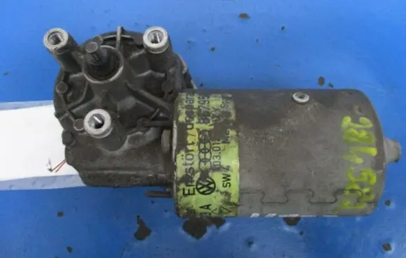 Volkswagen Polo II 86C 2F Front wiper linkage and motor