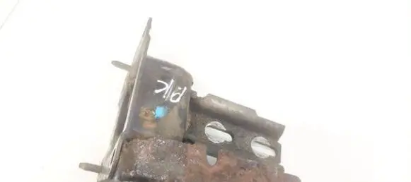 Engine mount bracket