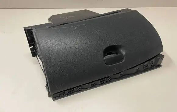 Renault Megane III Glove box 681080008R