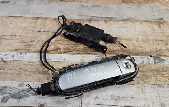 Audi A3 S3 8L Front door exterior handle 4A0959981A